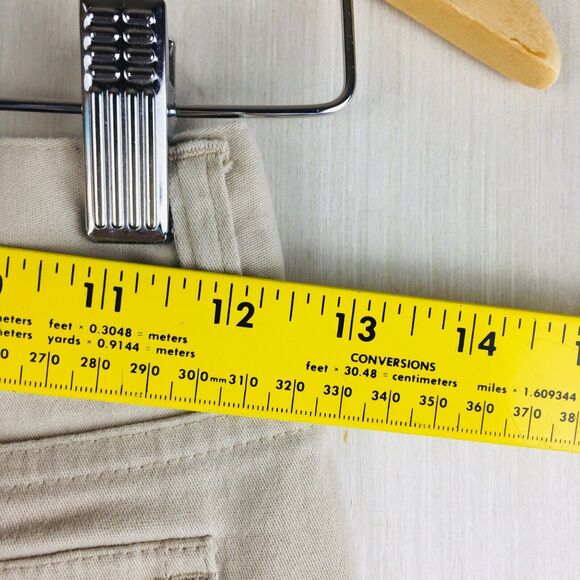 IZOD Women's Chino Khaki Beige Tan Hiking Outdoors Golf Shorts Size 12 Large - Picture 7 of 10